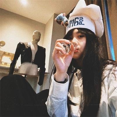 月亮中的亚马逊女人封面